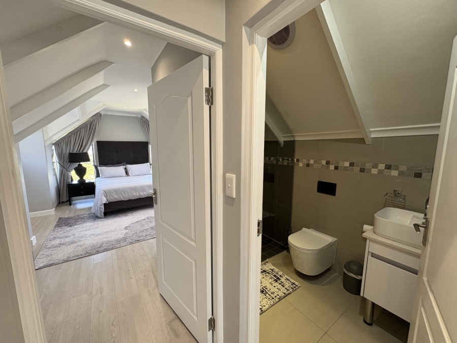 4 Bedroom Property for Sale in Grotto Bay Western Cape